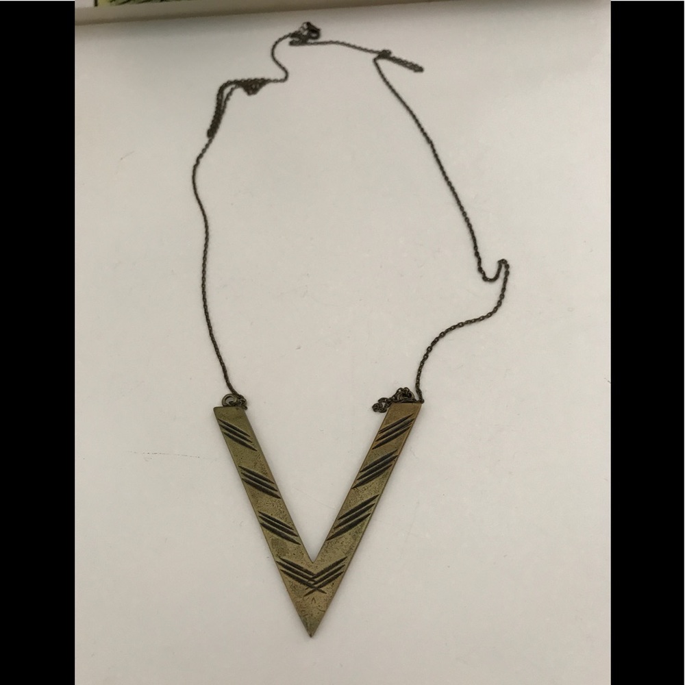 Metal arrow necklace